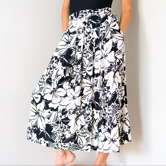 Vintage Dresses & Skirts - Vintage Floral High Waisted Skirt 24 Waist XS